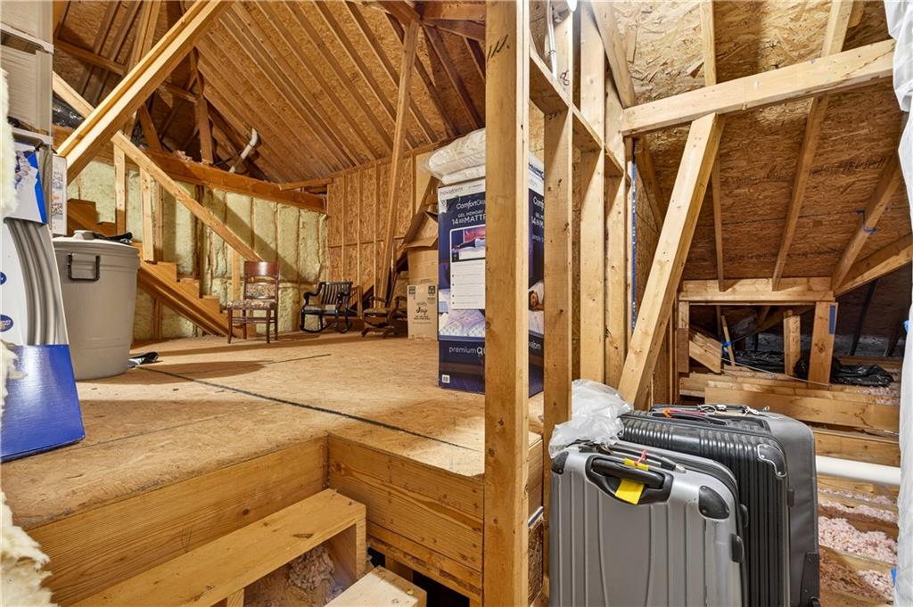 1136 Bellewood Square