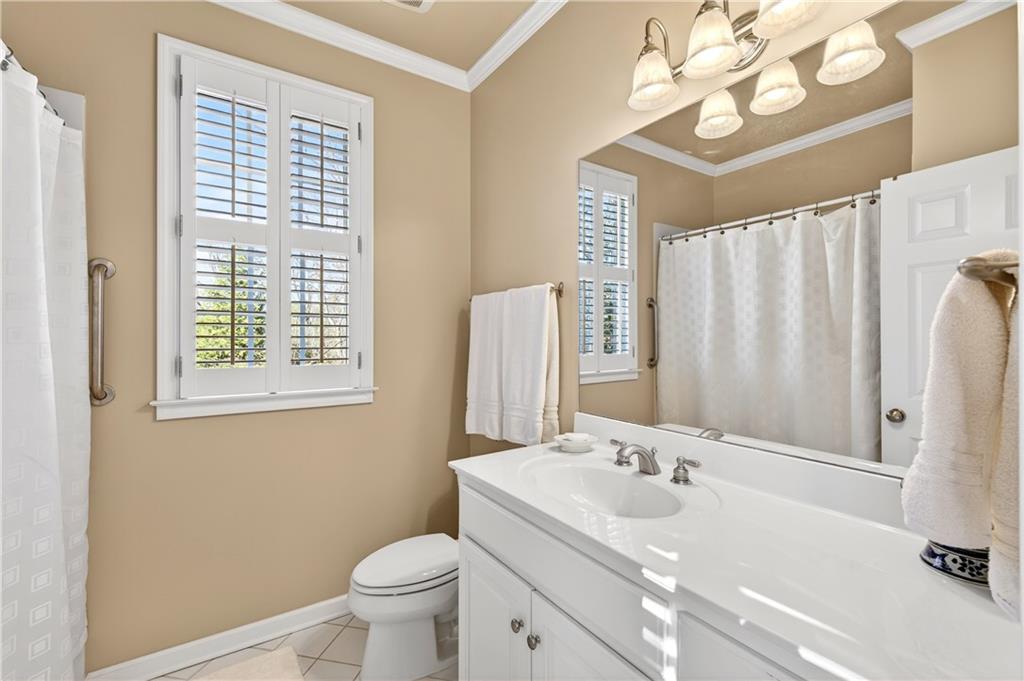 1136 Bellewood Square