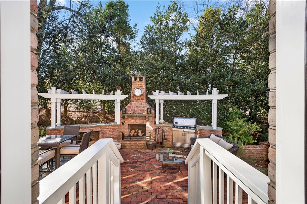 1136 Bellewood Square