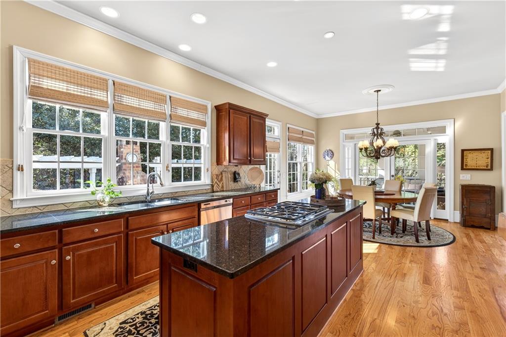 1136 Bellewood Square