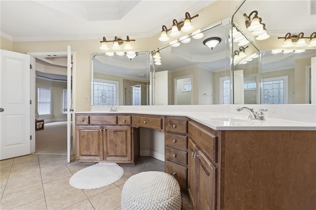 5810 Broadwater Trail