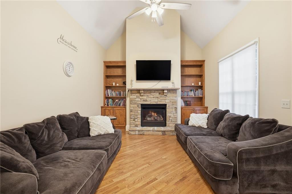5810 Broadwater Trail