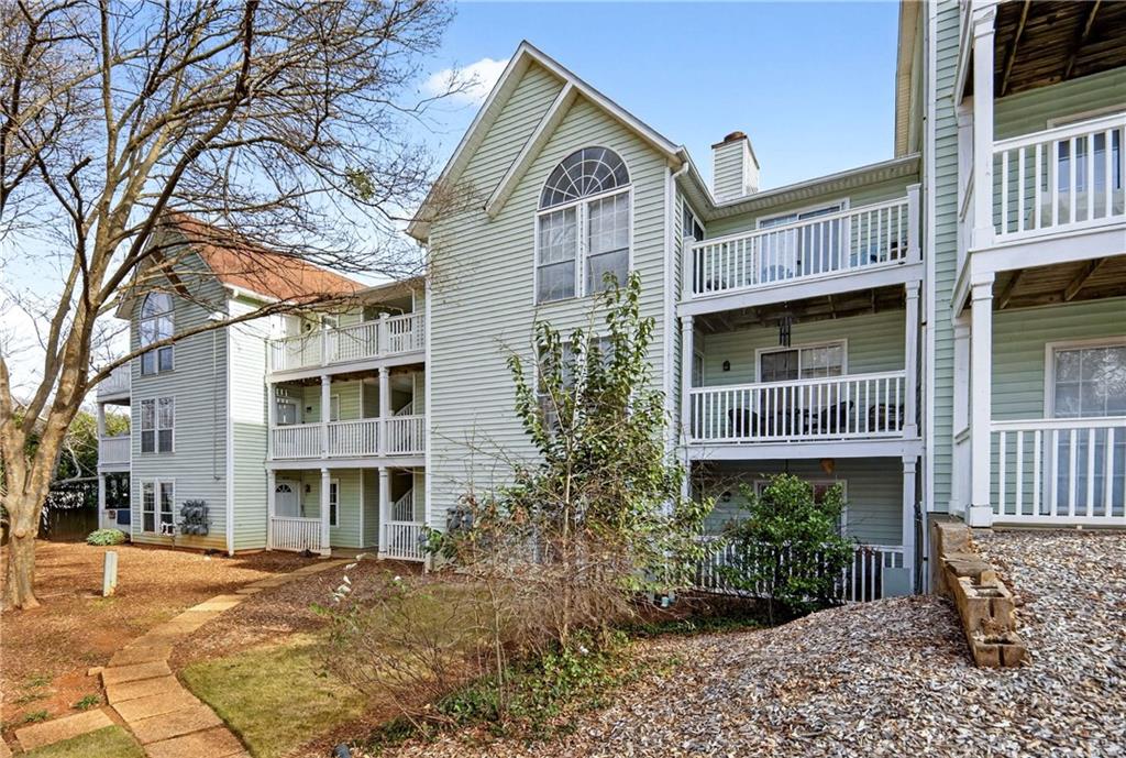305 Cobblestone Trail