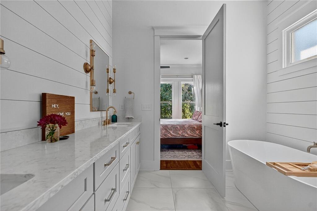 1054 White Oak Avenue SW