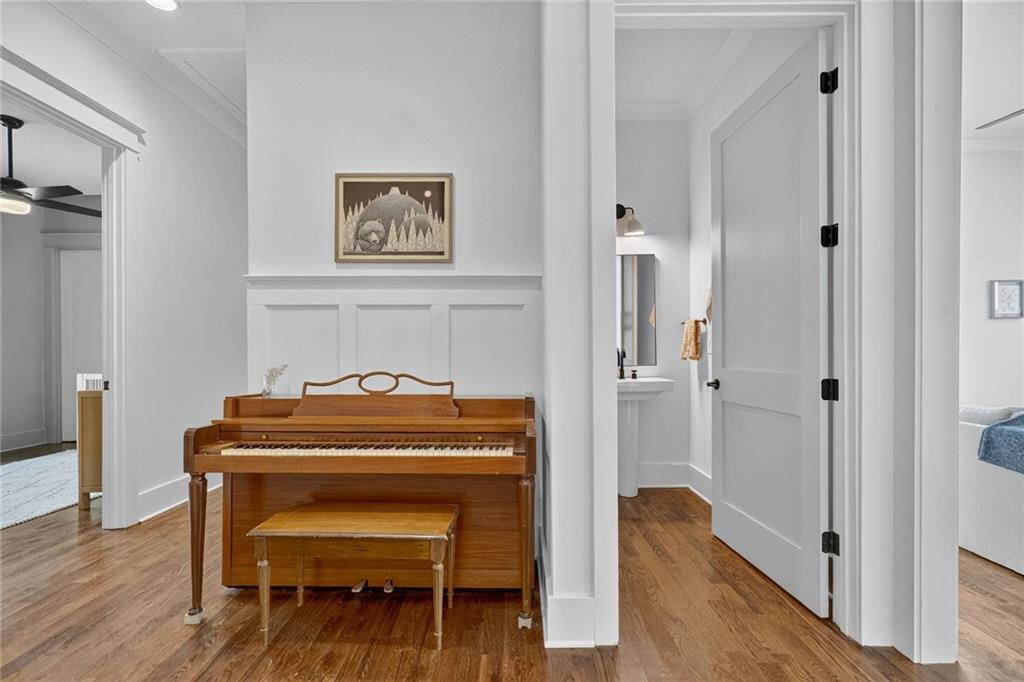 1054 White Oak Avenue SW