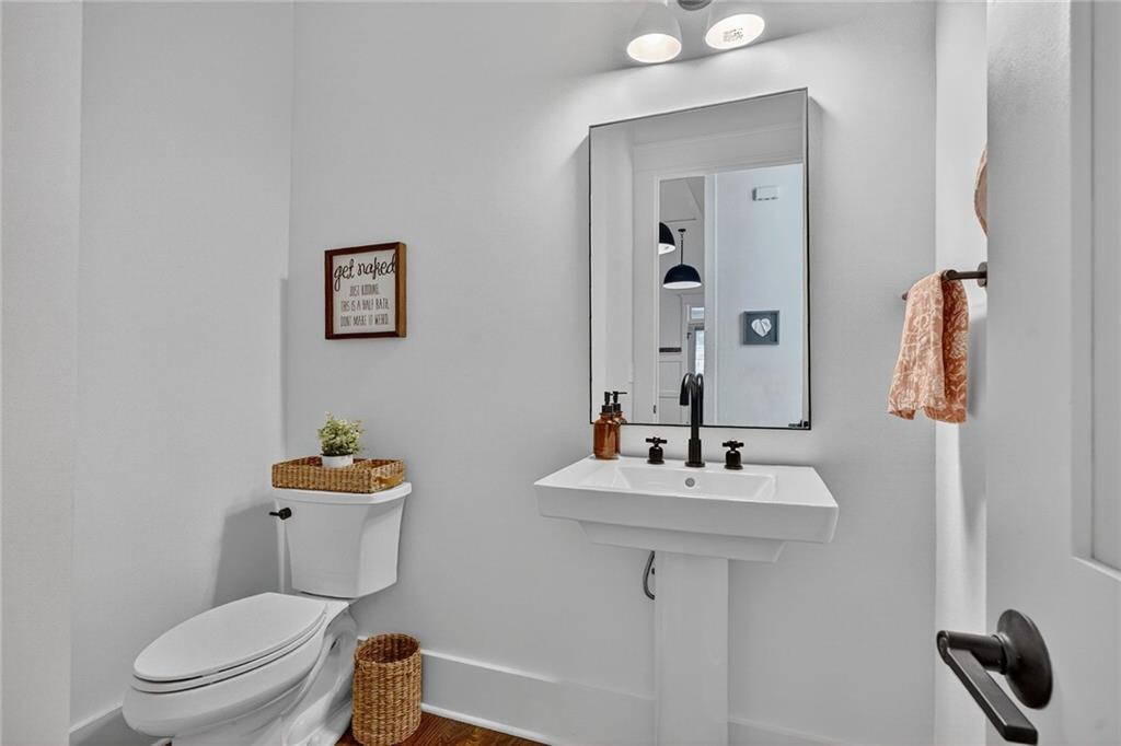 1054 White Oak Avenue SW