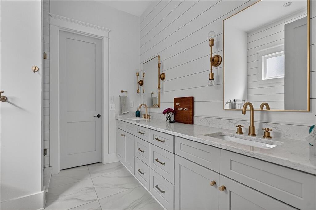 1054 White Oak Avenue SW