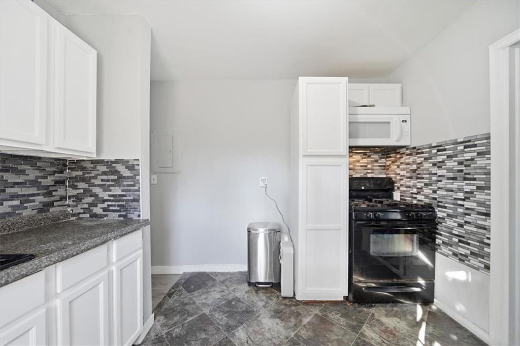 2363 Woodside Way