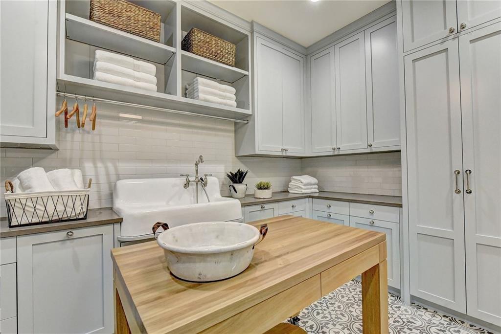 2305 Braselton Highway