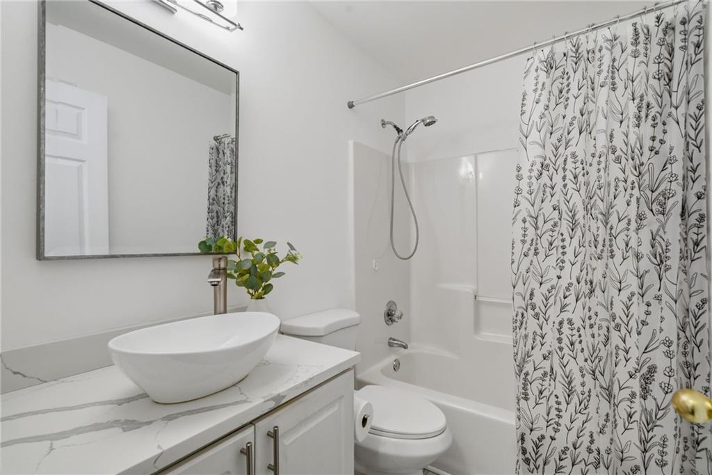 2515 Churchill Downs