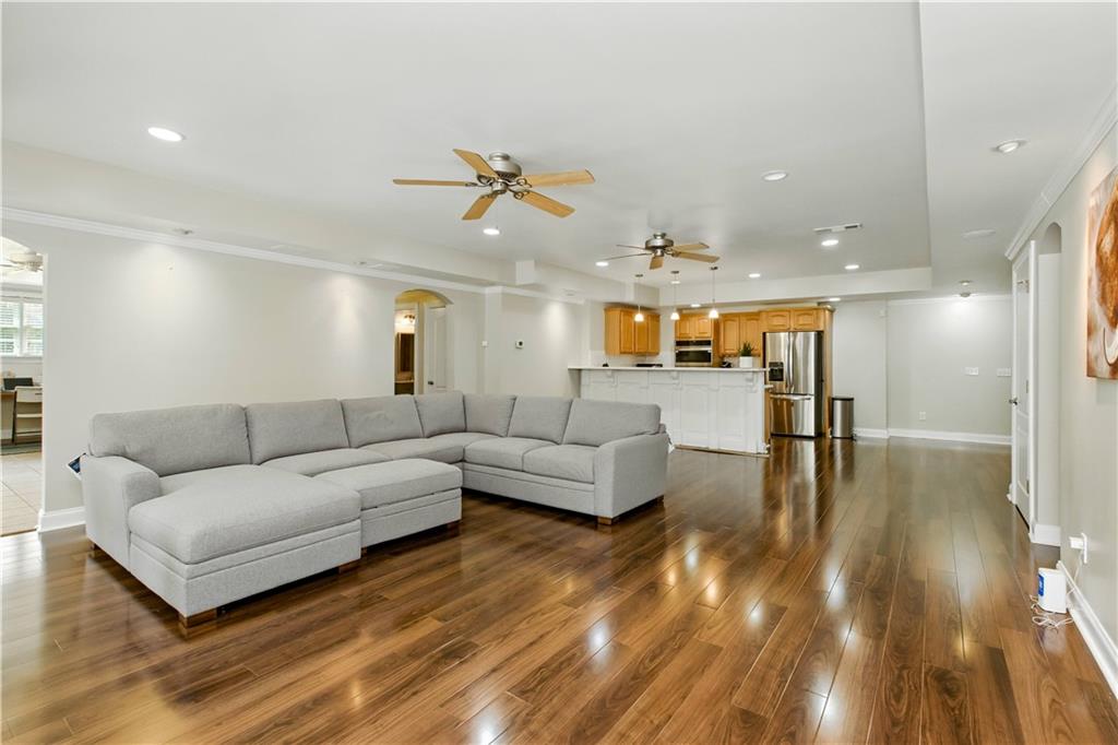 3925 Greenside Court