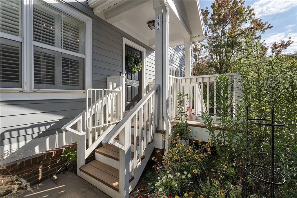267 Carlyle Park Drive NE