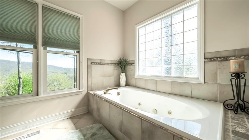 906 Ridgeview Drive
