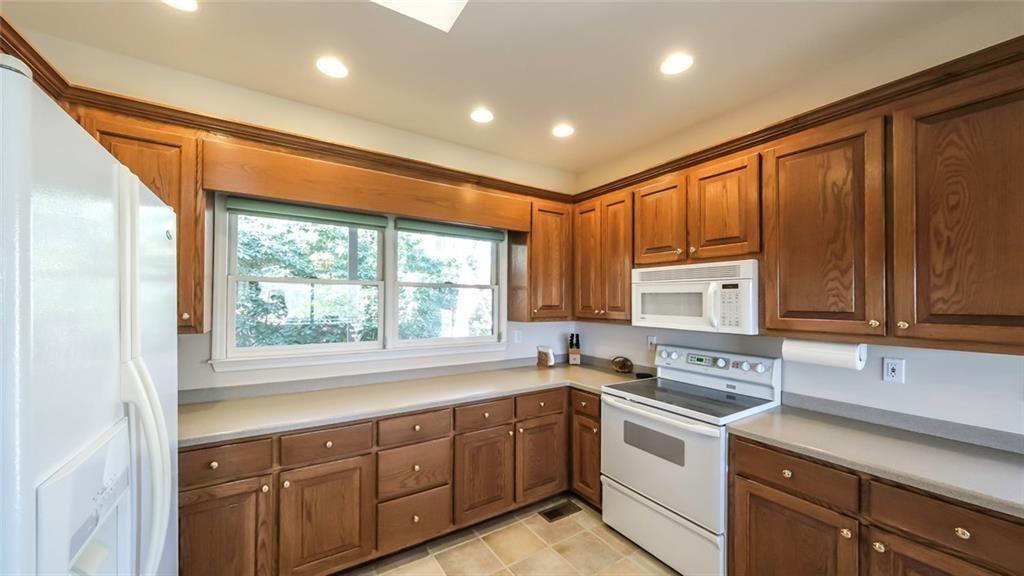906 Ridgeview Drive