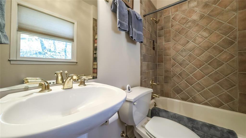 906 Ridgeview Drive