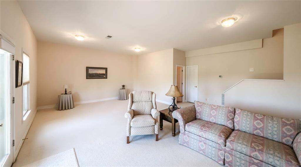 906 Ridgeview Drive