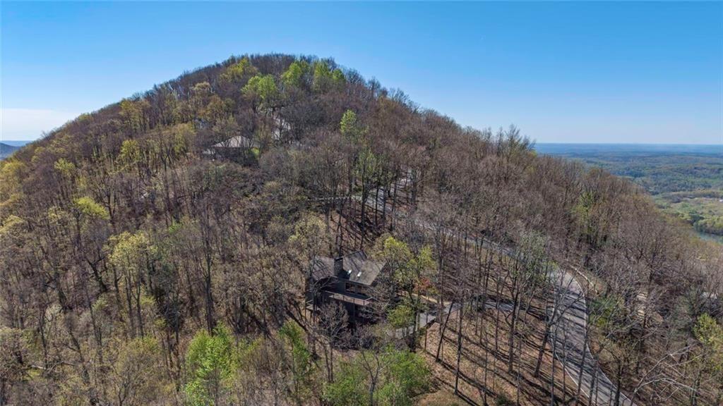 906 Ridgeview Drive