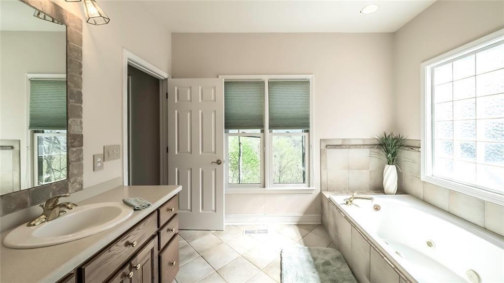 906 Ridgeview Drive
