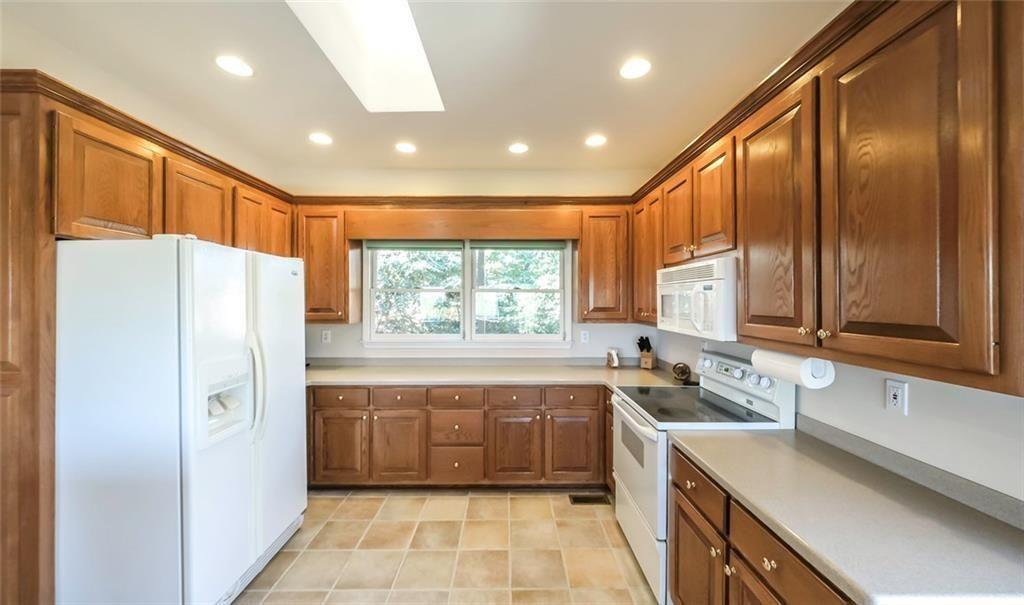 906 Ridgeview Drive