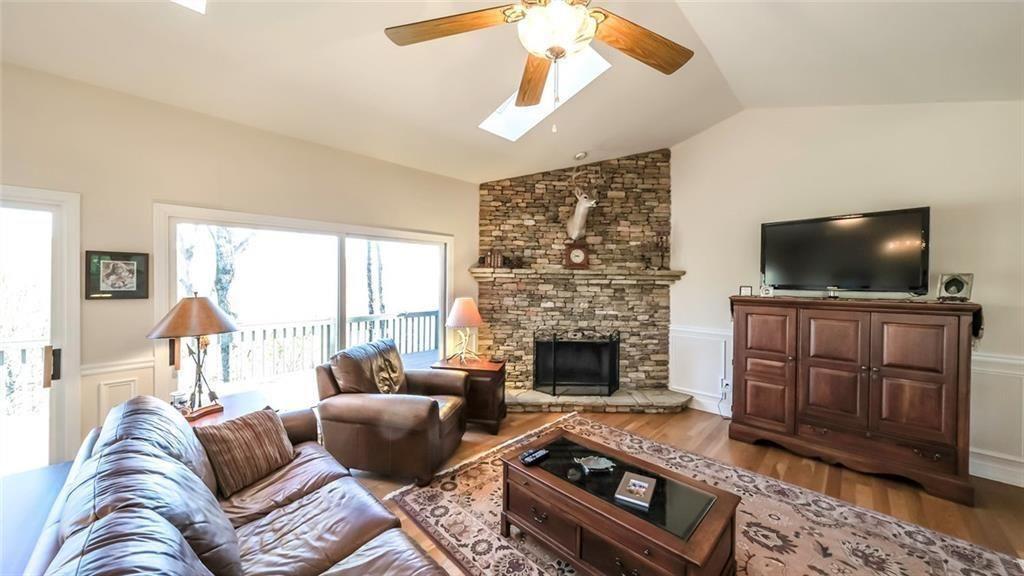 906 Ridgeview Drive