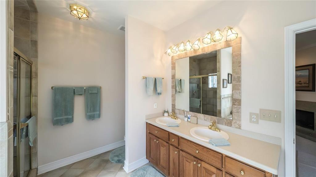 906 Ridgeview Drive