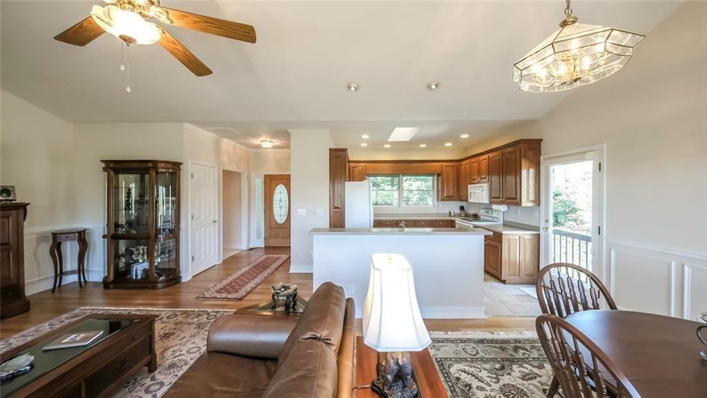 906 Ridgeview Drive