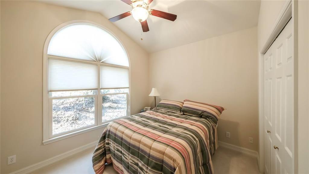 906 Ridgeview Drive