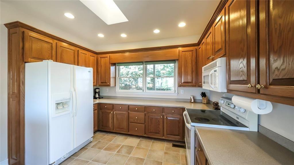 906 Ridgeview Drive