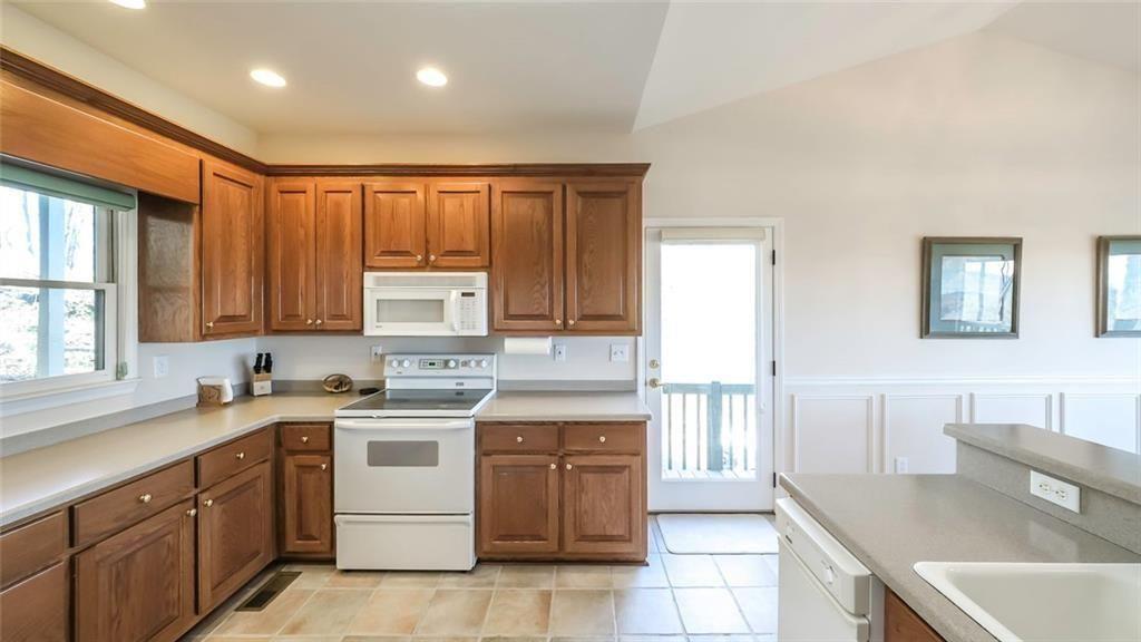 906 Ridgeview Drive