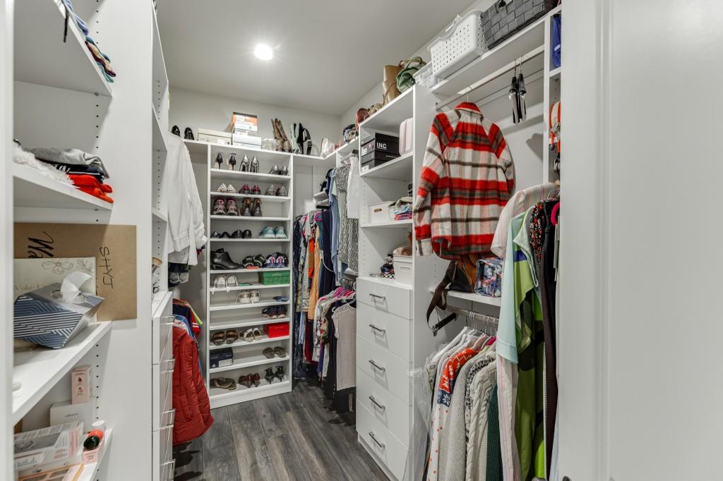 1422 Wisteria Wall Drive