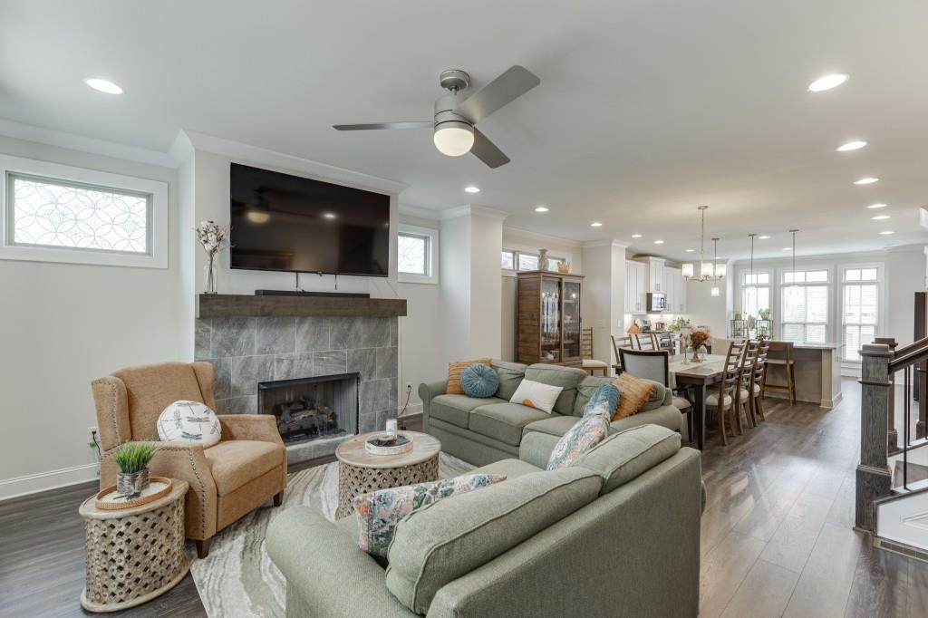 1422 Wisteria Wall Drive