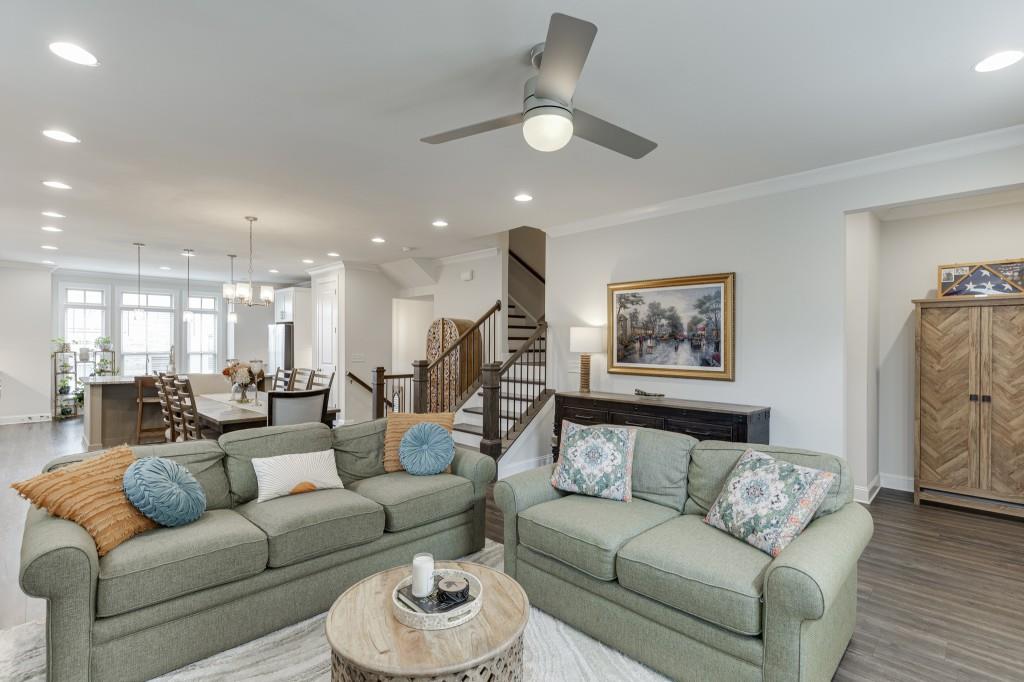 1422 Wisteria Wall Drive