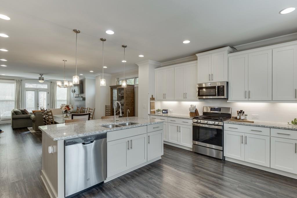 1422 Wisteria Wall Drive