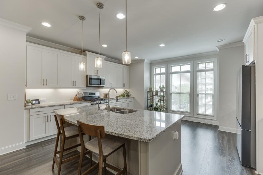 1422 Wisteria Wall Drive