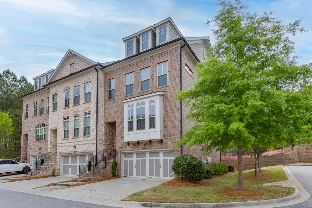 1422 Wisteria Wall Drive