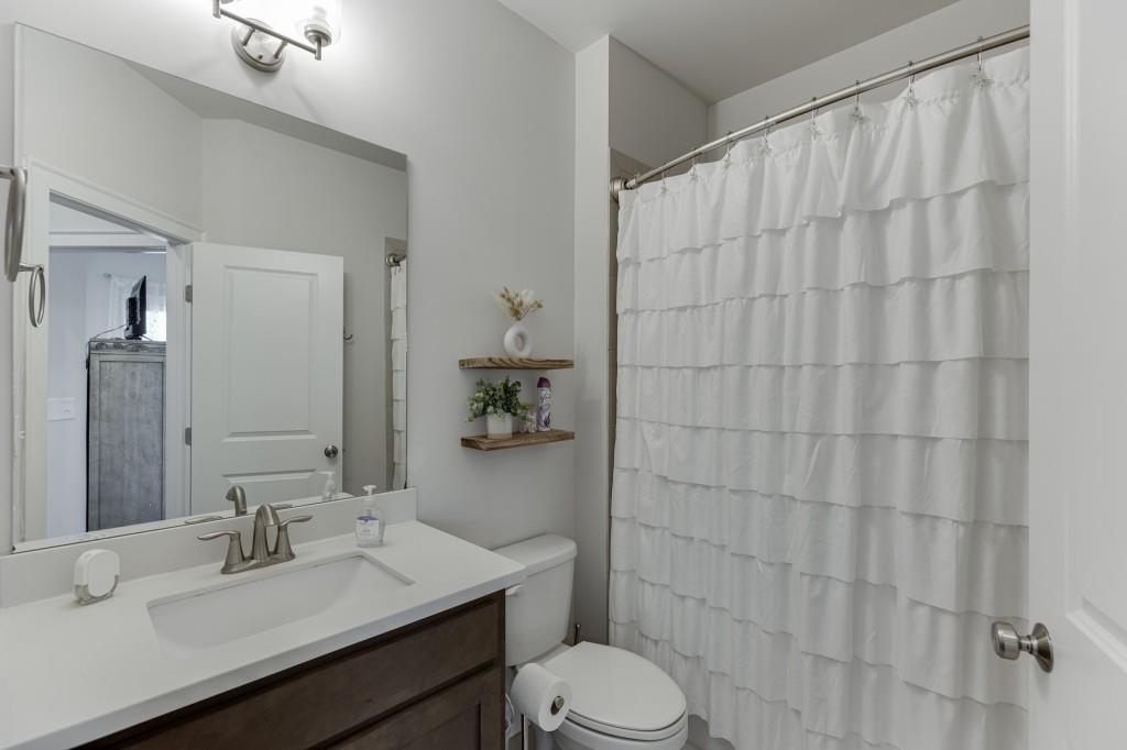 1422 Wisteria Wall Drive