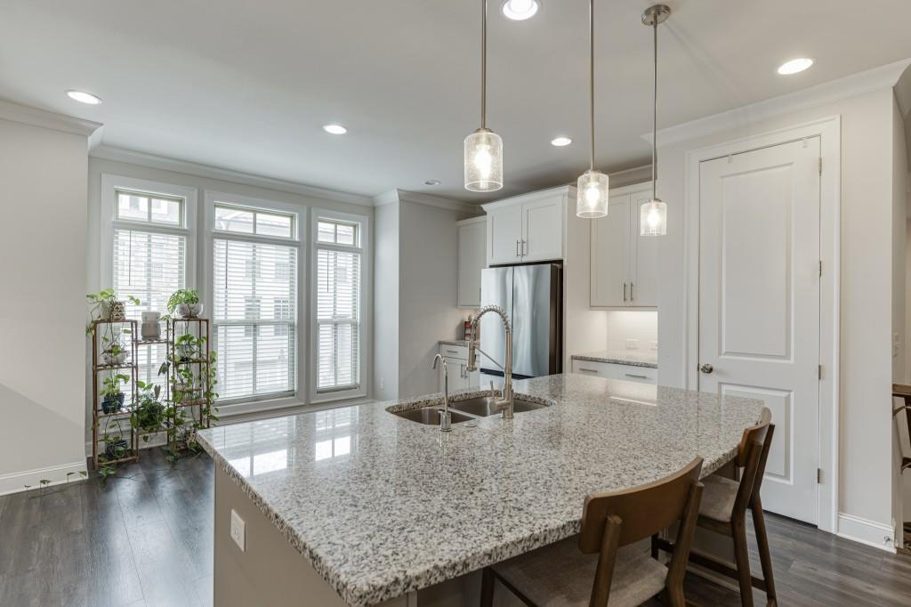 1422 Wisteria Wall Drive