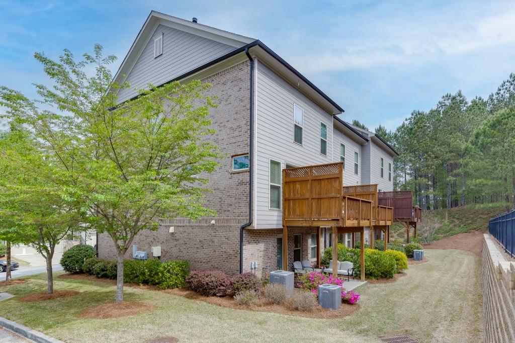 1422 Wisteria Wall Drive