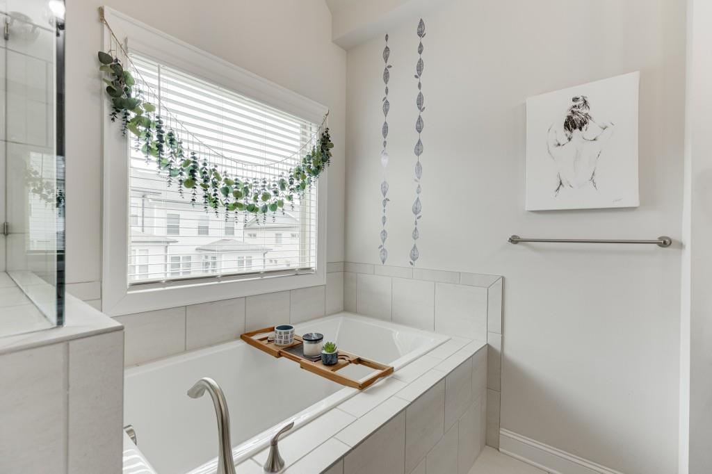 1422 Wisteria Wall Drive