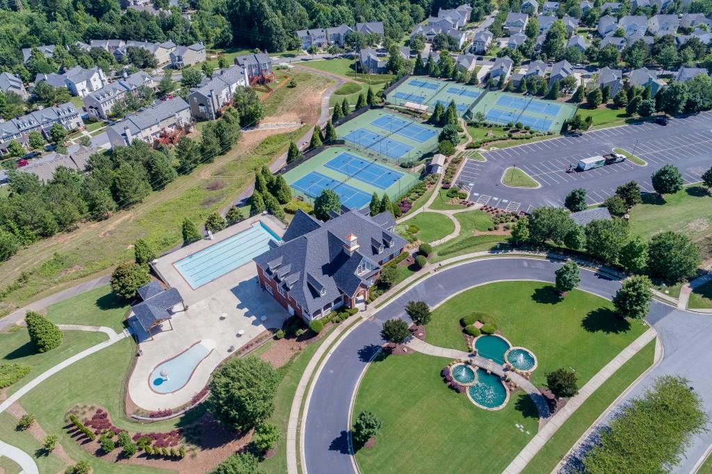 1422 Wisteria Wall Drive