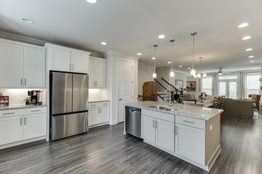1422 Wisteria Wall Drive