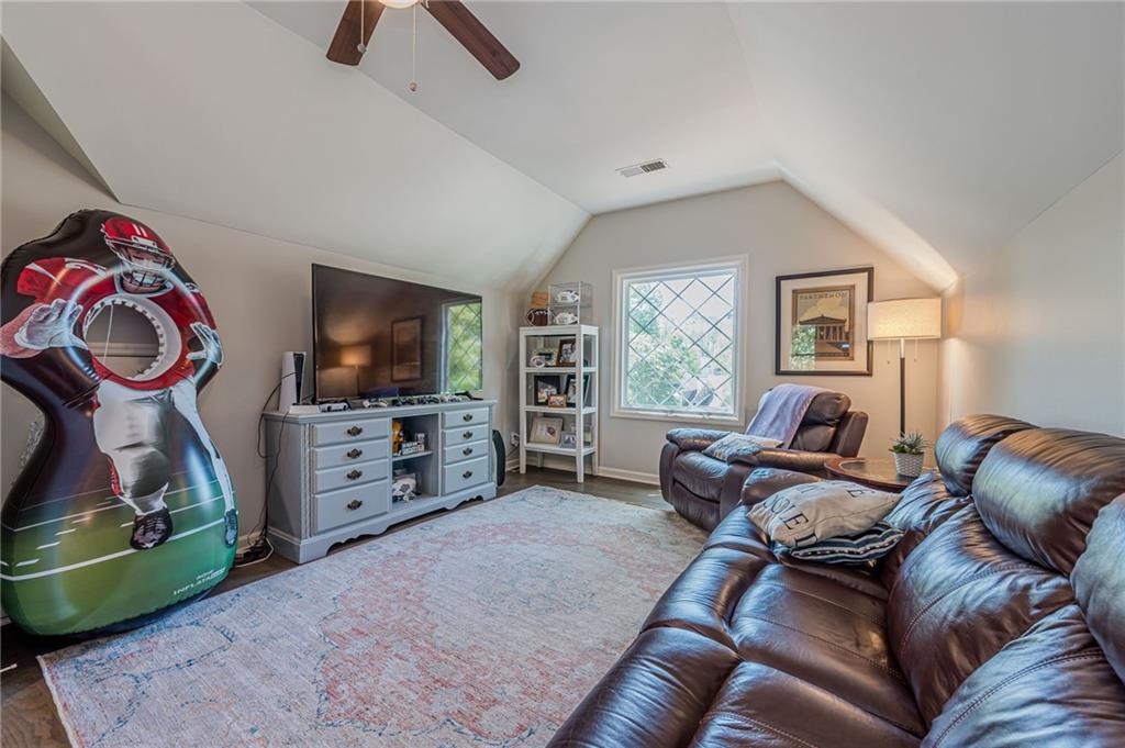 205 Chiswick Close