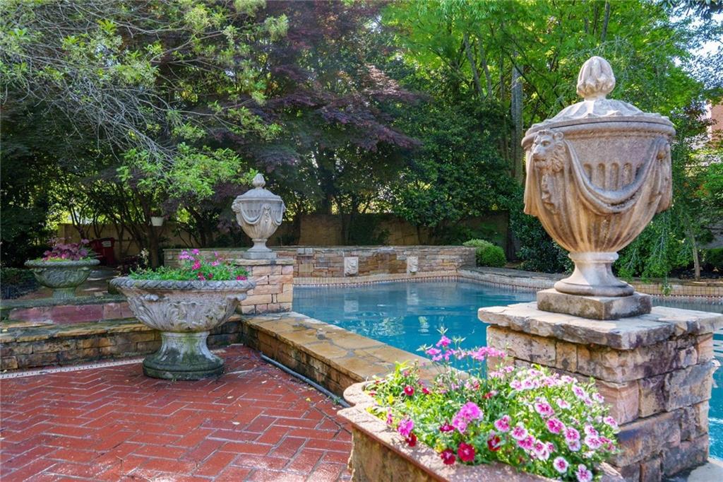 3736 Turnberry Court