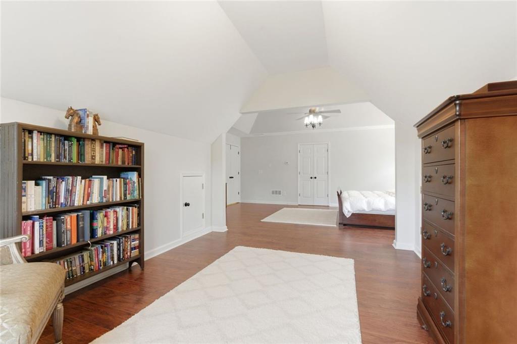504 Crestview Court