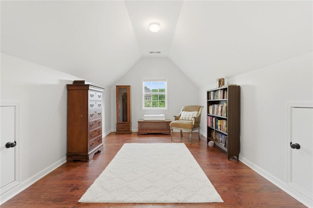 504 Crestview Court