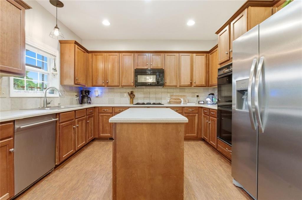 504 Crestview Court
