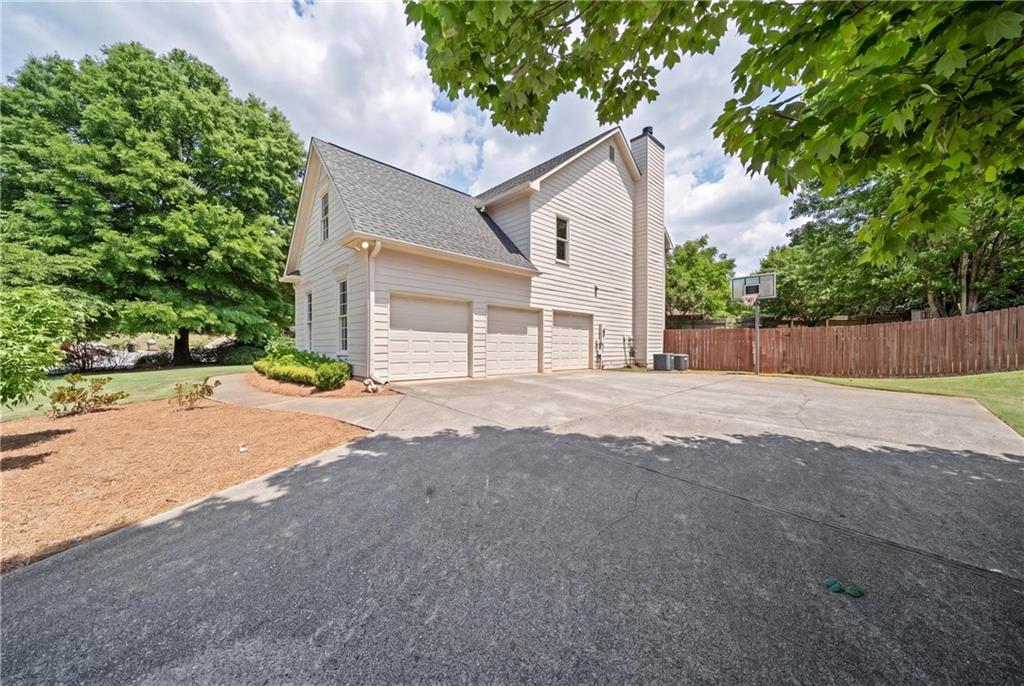 6405 Lake Trace