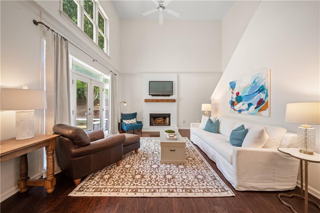 6405 Lake Trace