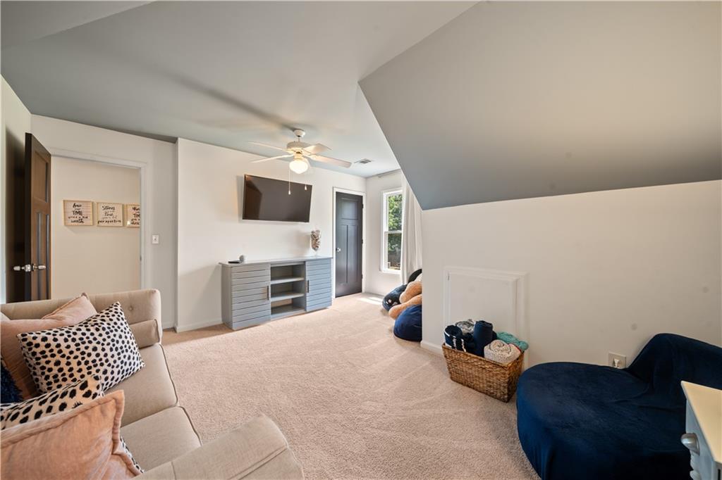 6405 Lake Trace