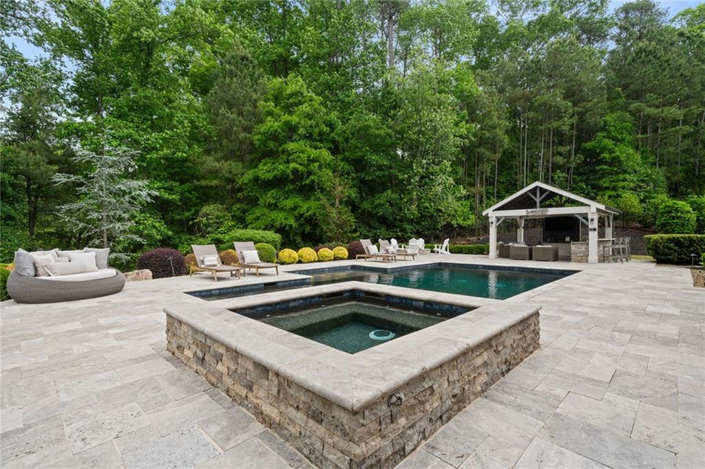 764 Creekside Bend